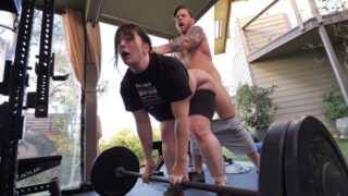 El entrenamiento BBW de mi esposa la mantiene en forma