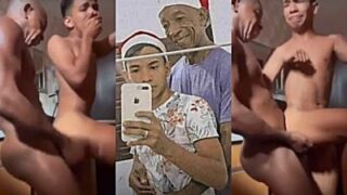 El joven gay retoma su culo roto y su móvil