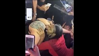 La tarjeta borracha B hace a una persona a Tosclub