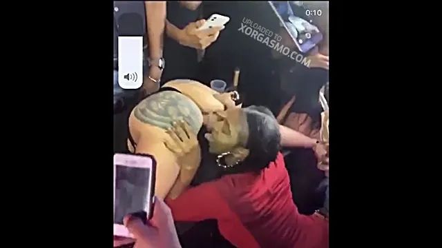 La tarjeta borracha B hace a una persona a Tosclub