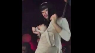Tarjeta borracha B barcos desnudos en la discoteca