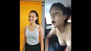 Una niña bonita escribe para jugar en un coche.