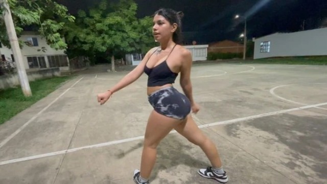 Mi hermanastra después de hacer ejercicio es más puta